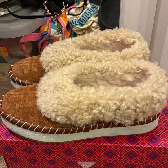 Tory Burch Brown and Cream Shearling Slippers size 7.5 - Picture 4 of 7